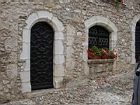 Perouges, Rue des Rondes (face a la Rue du For), Maison a porte de bois, Porte (3)
